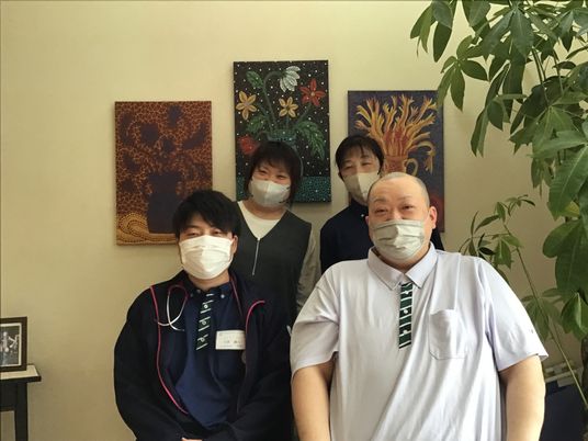 明るいスタッフ集合