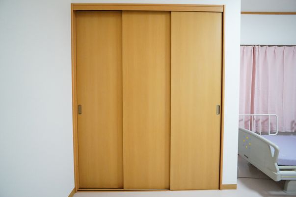 木目調のクローゼット扉