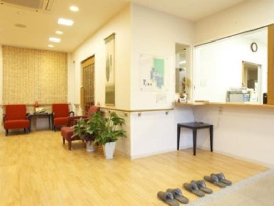 広々とした明るいエントランス