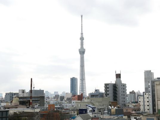 都市の景色とタワー