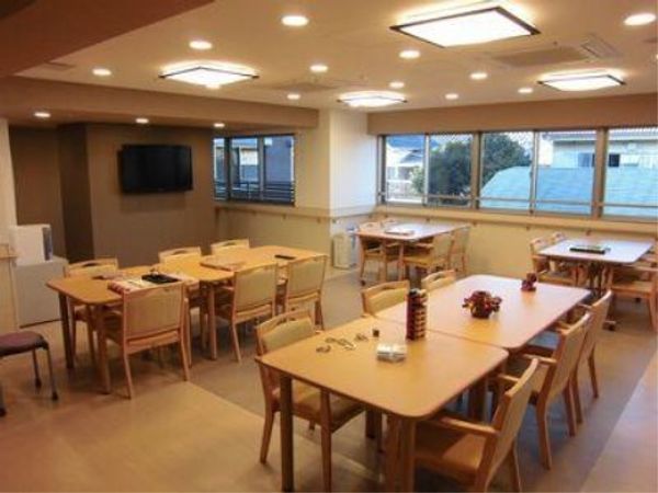 明るい食堂の様子