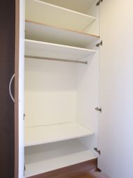 空のクローゼット