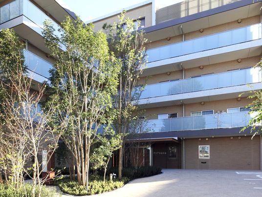 洗練された施設の外観