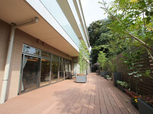 テラスの明るい空間