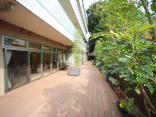 緑あふれるテラス空間
