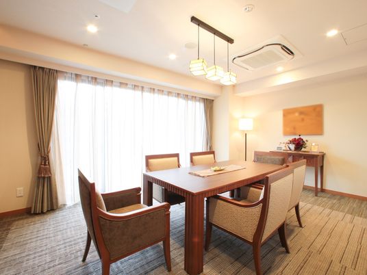 洋室ダイニングの一角