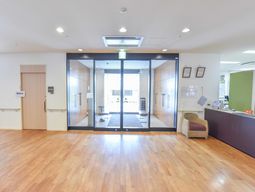 エントランスの明るい空間