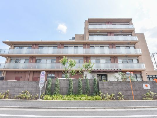 モダンな建物外観