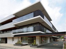 モダンな建物の外観