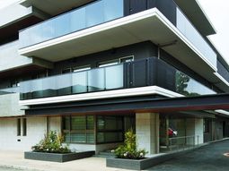 モダンな建物外観