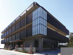 モダンな建物の外観