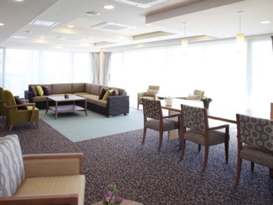 明るく広い休憩室