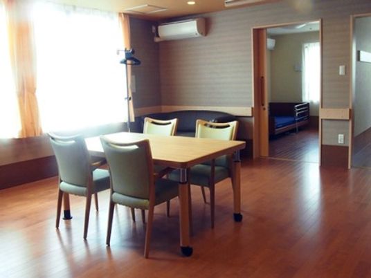 明るいダイニングスペース