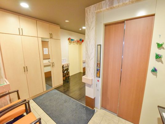 床が整ったエントランス