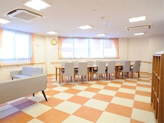 広々としたダイニングルーム