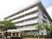 白い壁の建物外観