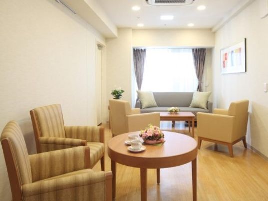 明るい居室の様子