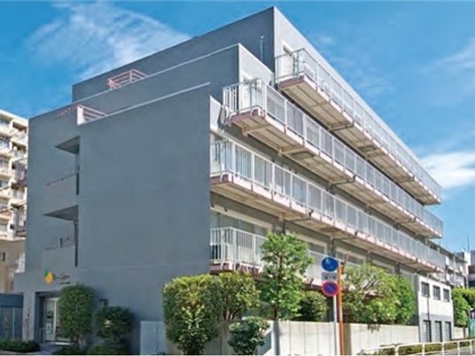 現代的な建物の外観