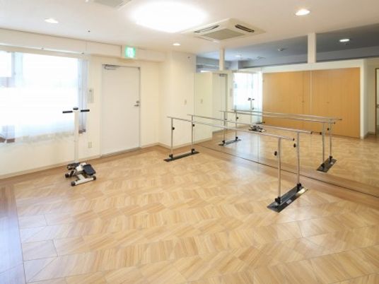 機能訓練室の広々空間