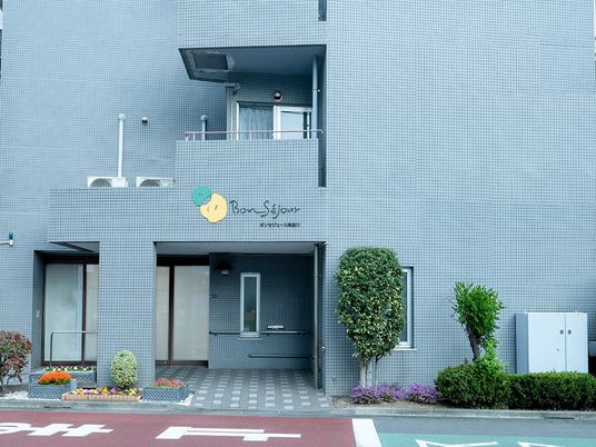 現代的な建物のバルコニー