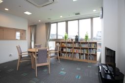 明るいリビングの様子