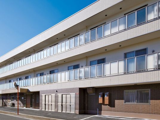 整然とした建物の外観