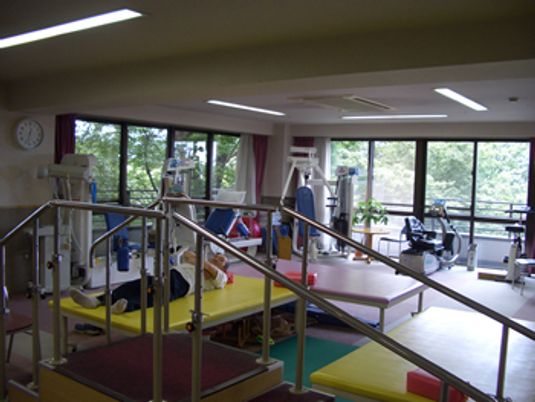 運動機器が並ぶ部屋