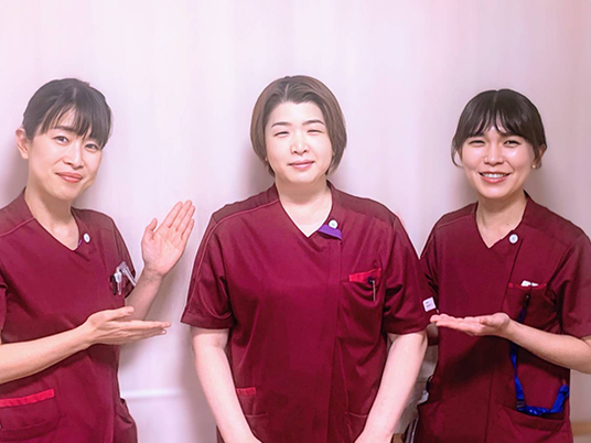 スタッフ3人が並ぶスタッフイメージ  