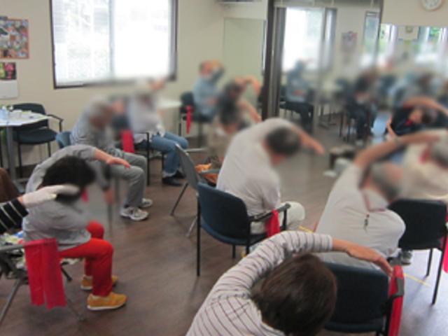 やすらぎの体操ルーム 機能訓練室 和やかな雰囲気の中、体操を通して健康をサポートする快適なスペースです。