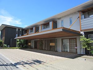 広々とした建物の外観
