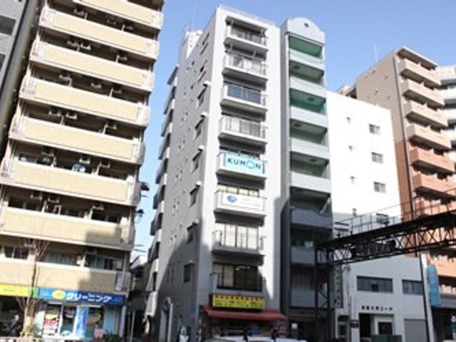 ゆったりエントランス エントランス 広々としたエントランスは明るく開放感があり、訪れる方々を暖かく迎え入れます。
