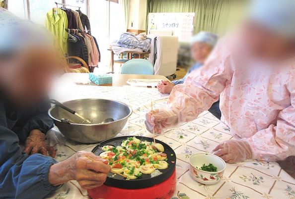 料理を楽しむ風景