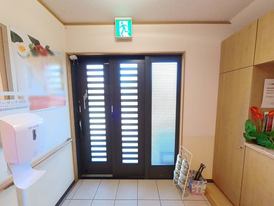 手指消毒設備付きエントランス