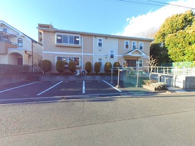 外から見た施設の景色