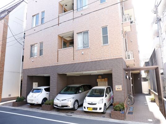 都会の明るい外観