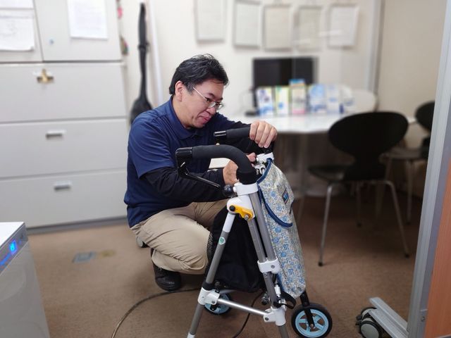 スタッフ調整の様子 スタッフイメージ スタッフが器具の調整を行っています。快適な環境作りに熱心に取り組んでいます。