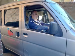 車の運転をする人