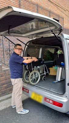 折りたたみ車いすの車載