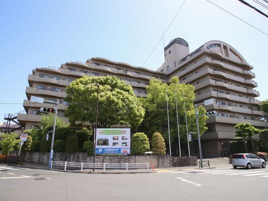 多階建て建物の外観