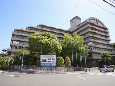 多階建て建物の外観