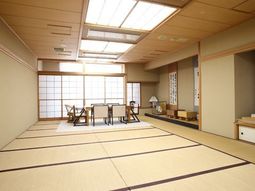 和室の広い部屋