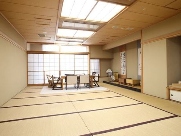 和室の広い部屋