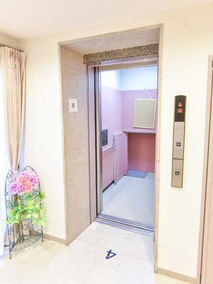 エレベーターの入り口
