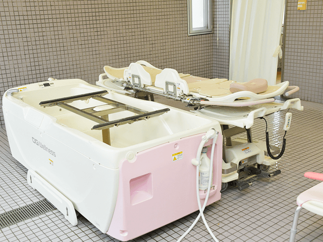 使いやすい浴室 浴室   広々としたスペースで、快適な入浴が可能です。バリアフリー設計で安心してご利用いただけます。