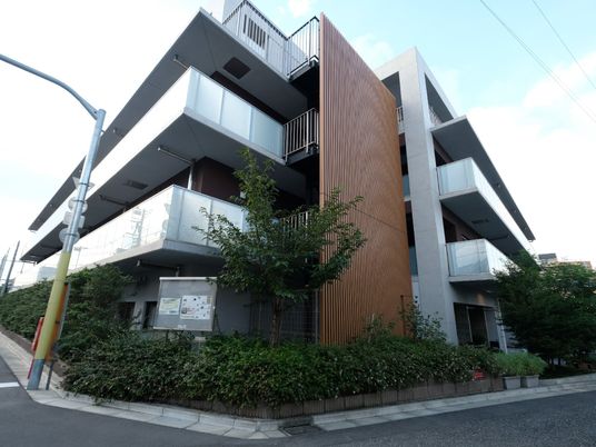 モダンな建物の外観