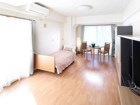 広々とした明るい居室