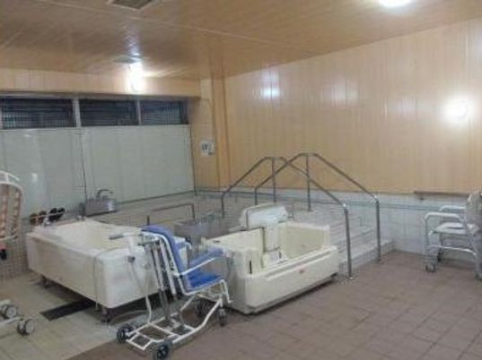 バリアフリー設計の浴室