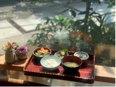 自然光が入る食堂
