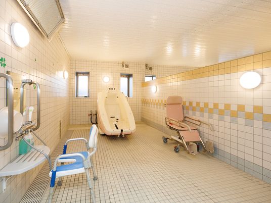施設の写真 重度の要介護度の方でも、体に負担をかけずに入浴ができる機械浴