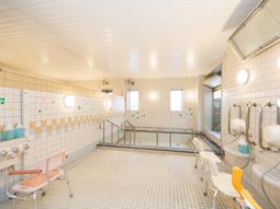 明るい清潔な浴室